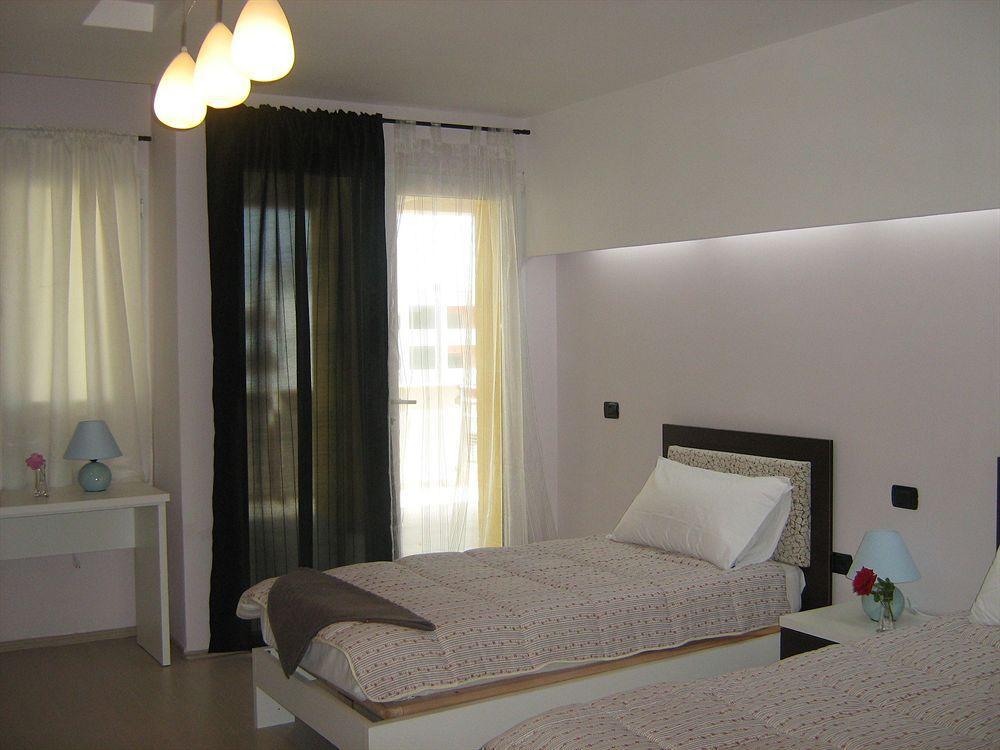 Hotel Albion Durres Bagian luar foto