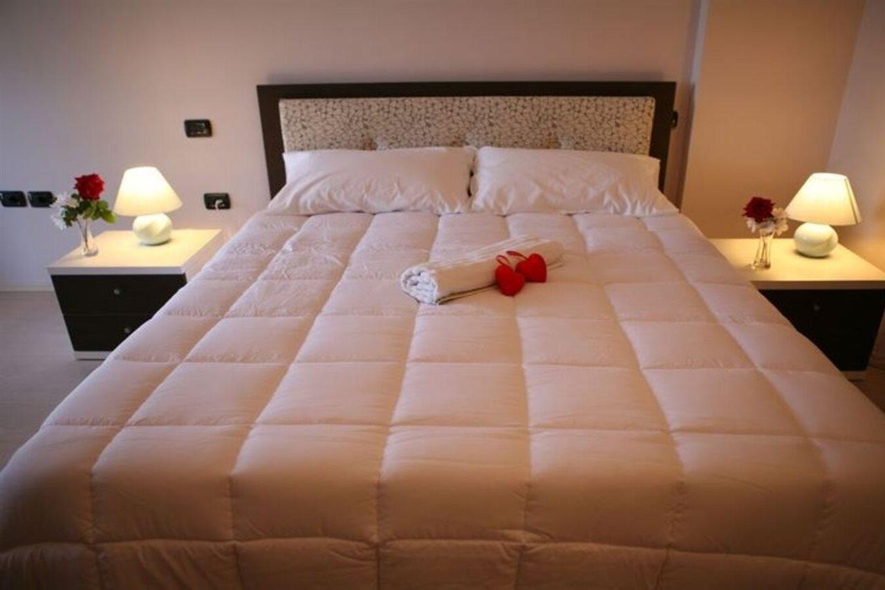 Hotel Albion Durres Bagian luar foto