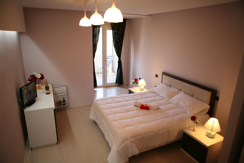 Hotel Albion Durres Bagian luar foto