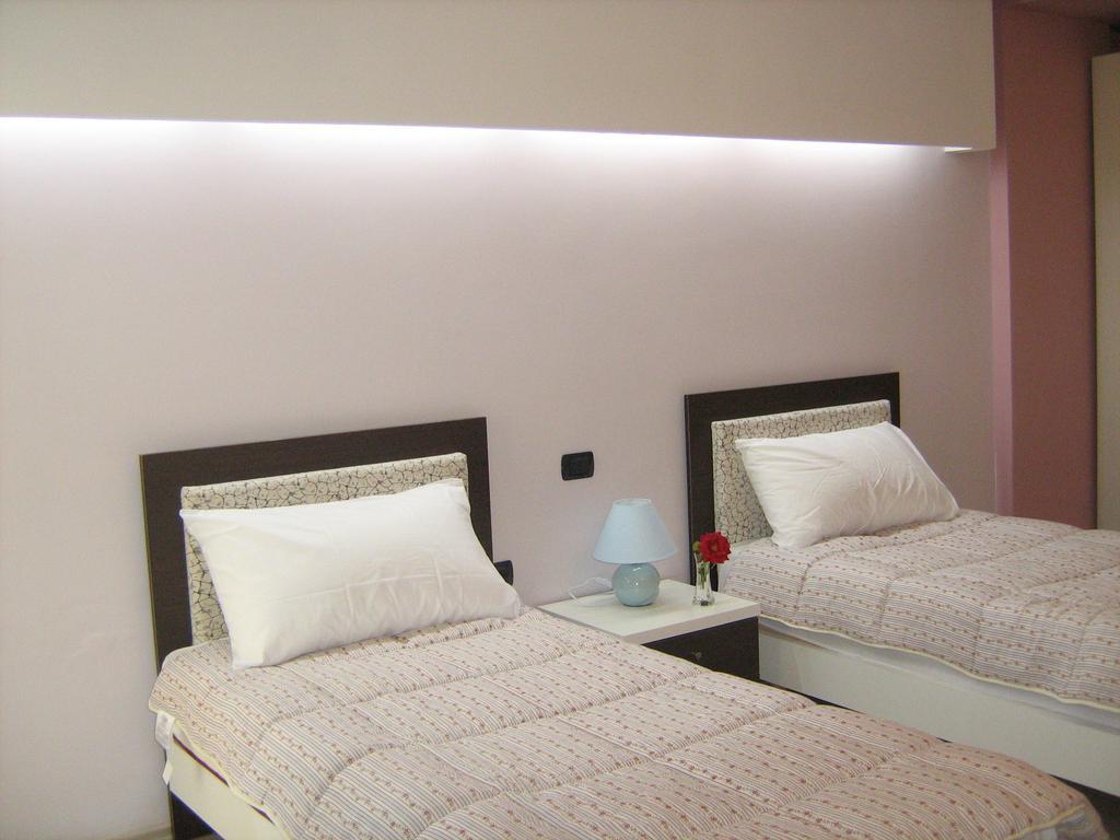 Hotel Albion Durres Bagian luar foto