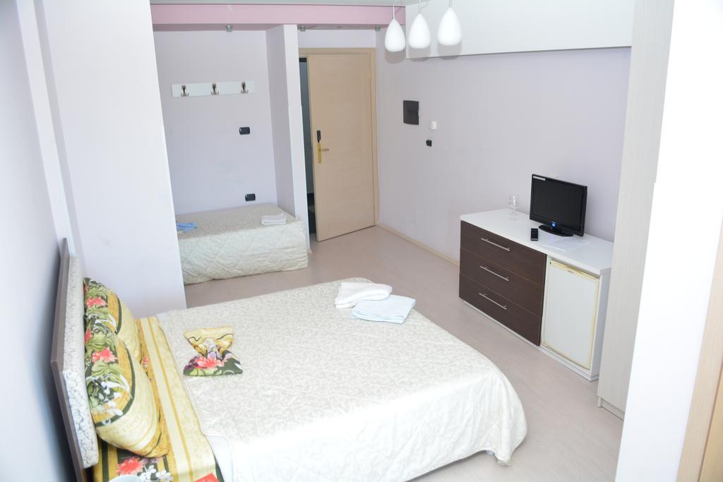 Hotel Albion Durres Bagian luar foto
