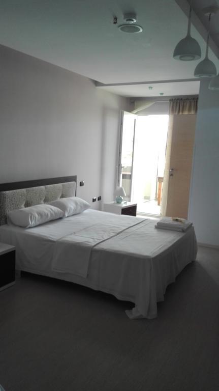 Hotel Albion Durres Bagian luar foto