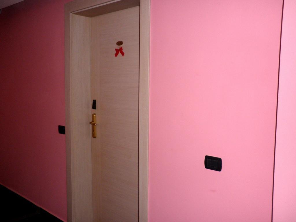 Hotel Albion Durres Bagian luar foto